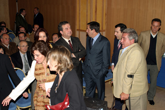 El Presidente de la Diputacin Provincial, el Alcalde de Antequera y varios Concejales, junto a Joaqun Fernndez, Presidente de FAMF